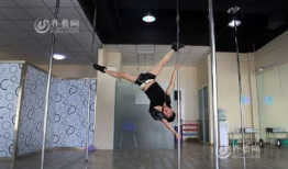 钢管舞视频,舞动激情，展现力量与柔美